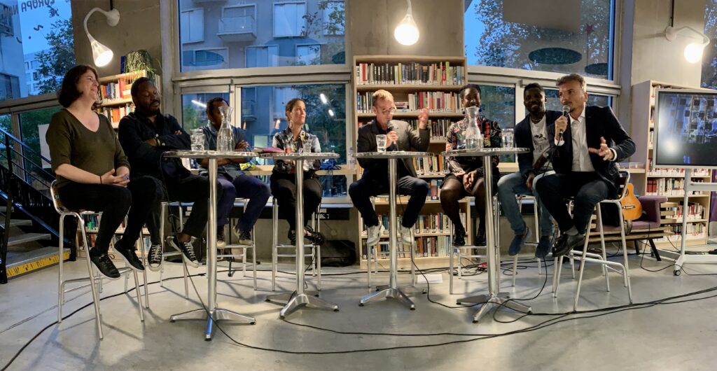 Round Table